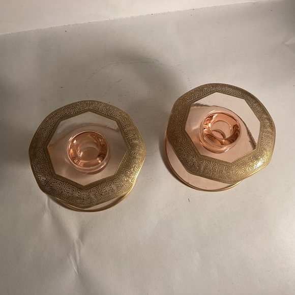 Pair of pink glass candle holders with gold trim - Picture 4 of 6